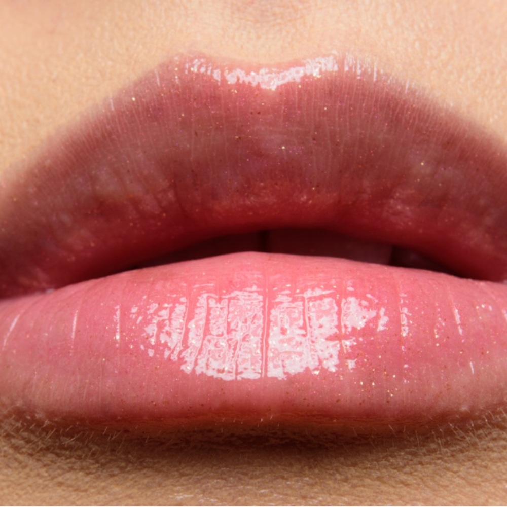 MAC Female Gaze Lipglass New in Box warm-toned, medium gold with a sparkle NIB - Picture 3 of 4
